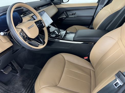 Used 2024 Land Rover Range Rover Sport Dynamic SE AWD/4WD image 4