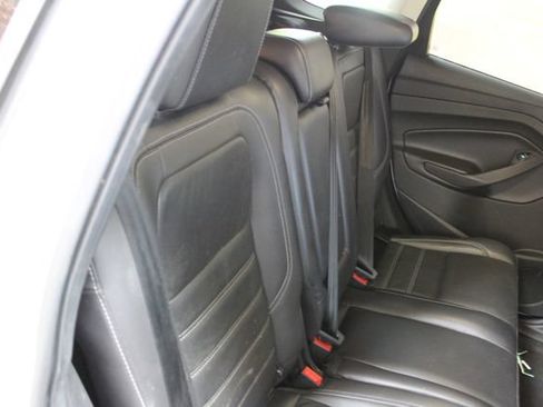 Used 2017 Ford Escape SE w/ Equipment Group 201A AWD/4WD image 9