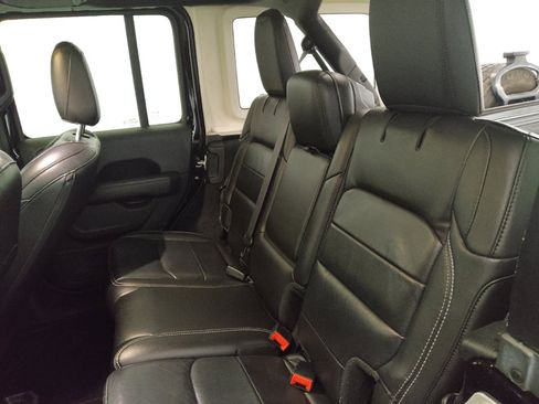 Used 2019 Jeep Wrangler Unlimited Sahara AWD/4WD image 18