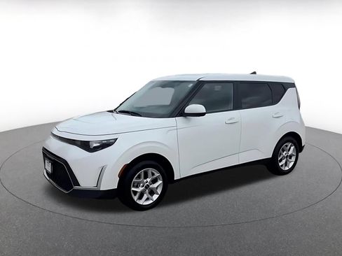Used 2025 Kia Soul LX w/ LX Technology Package FWD image 8