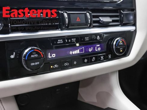 Used 2022 Nissan Pathfinder SL AWD/4WD image 20