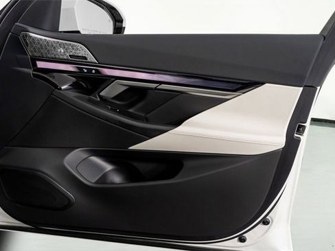 Used 2025 BMW i5 xDrive40 w/ M Sport Package image 59