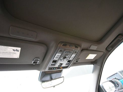 Used 2023 Cadillac Escalade Premium Luxury AWD/4WD image 33