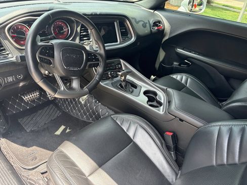 Used 2018 Dodge Challenger SRT Hellcat RWD image 7