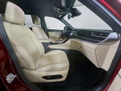 Used 2023 Jeep Grand Cherokee 4WD 4xe w/ Luxury Tech Group II image 31