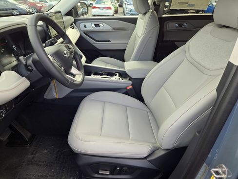 New 2026 Ford Explorer Active w/ Active Comfort Package image 8