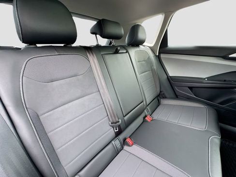 Used 2022 Volkswagen Taos SE FWD image 29