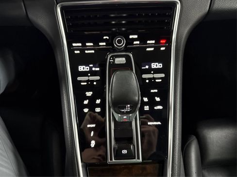 Used 2018 Porsche Panamera 4S image 28