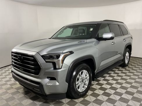 Certified 2023 Toyota Sequoia SR5 image 4