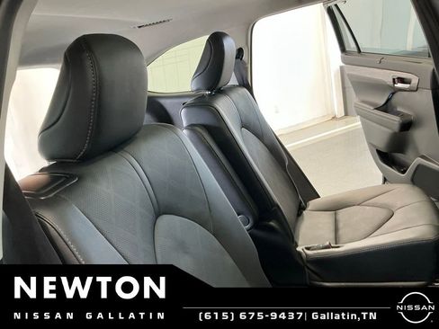 Used 2021 Toyota Highlander Platinum AWD/4WD image 25