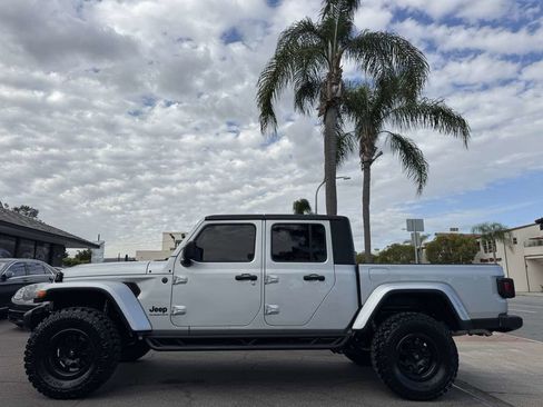 Used 2023 Jeep Gladiator Sport AWD/4WD image 2