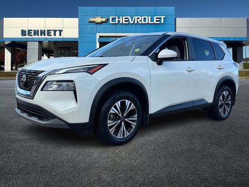 Used 2023 Nissan Rogue SV AWD/4WD image 2