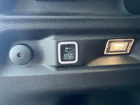 Used 2023 Jeep Grand Cherokee L Limited AWD/4WD image 7