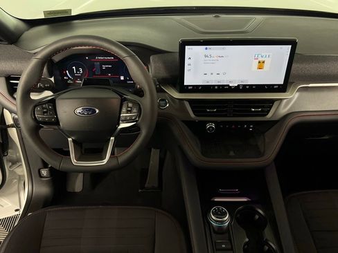 Used 2025 Ford Explorer ST-Line w/ Premium Package image 15