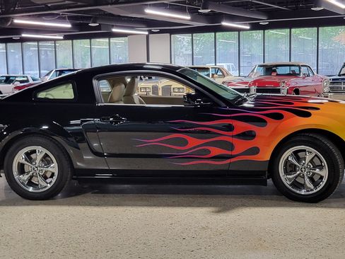 Used 2006 Ford Mustang GT RWD image 22
