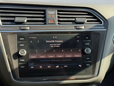 Used 2018 Volkswagen Tiguan SE image 32