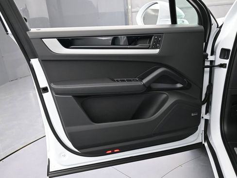 New 2026 Porsche Cayenne AWD/4WD image 15