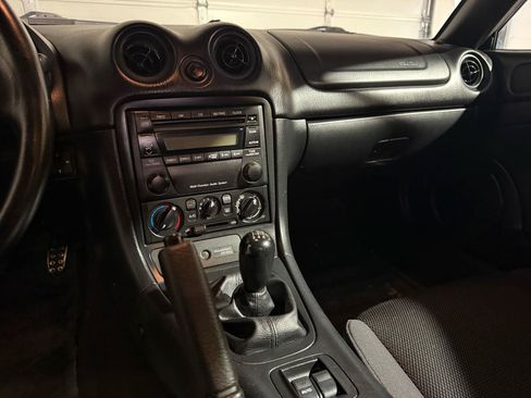 Used 2003 MAZDA MX-5 Miata RWD image 12