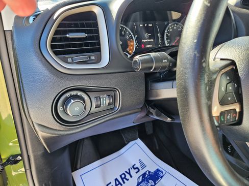 Used 2016 Jeep Renegade 75th Anniversary image 26