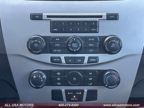 Used 2010 Ford Focus SE FWD image 32