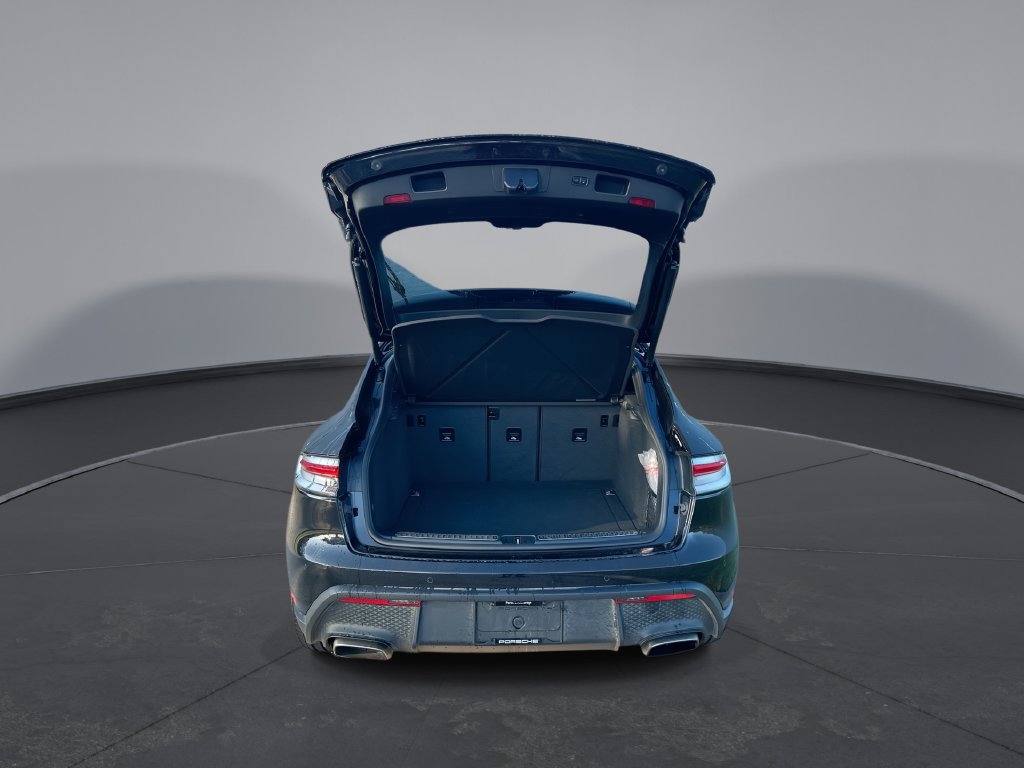 Used 2024 Porsche Macan AWD/4WD image 31
