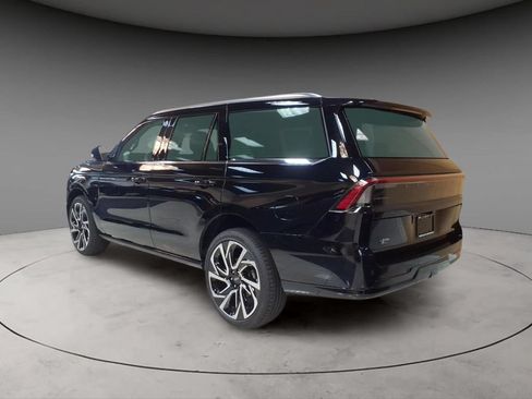 New 2027 Lincoln Navigator Black Label AWD/4WD image 4