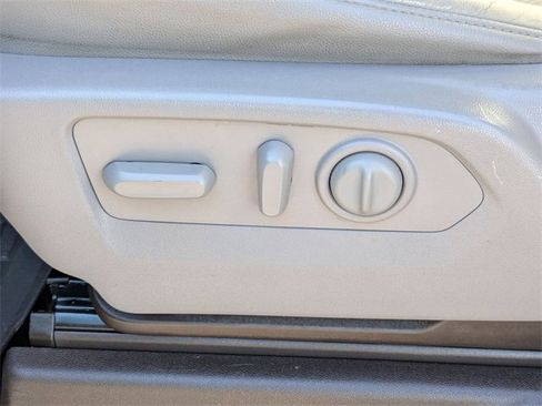 Used 2020 GMC Sierra 1500 SLT image 16