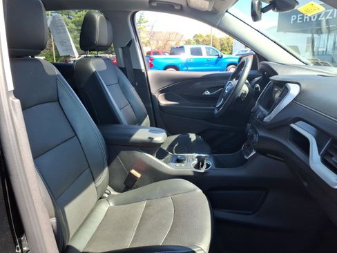 Used 2023 GMC Terrain SLT w/ Infotainment Package II image 11