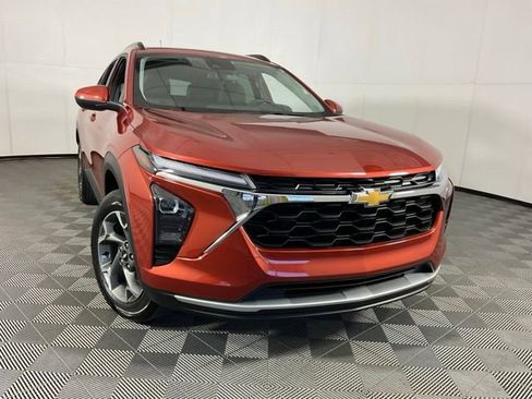 Used 2024 Chevrolet Trax LT w/ Driver Confidence Package FWD image 10