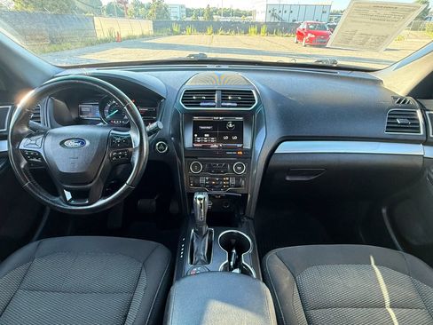Used 2016 Ford Explorer XLT w/ Equipment Group 201A AWD/4WD image 3