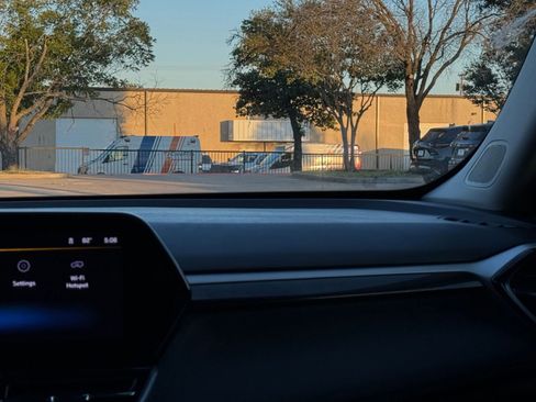 Used 2025 Chevrolet TrailBlazer LT image 35