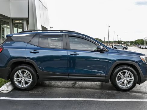 Used 2021 GMC Terrain SLE w/ Driver Convenience Package FWD image 11