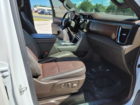 Used 2024 GMC Sierra 2500 Denali w/ Denali Reserve Package AWD/4WD image 14