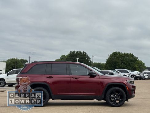 Used 2023 Jeep Grand Cherokee Limited w/ Black Appearance Package AWD/4WD image 3