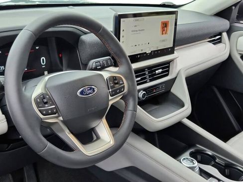 Used 2026 Ford Explorer Active w/ Active Comfort Package RWD image 8