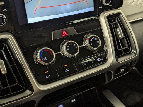 Used 2022 Kia Sorento LX image 16