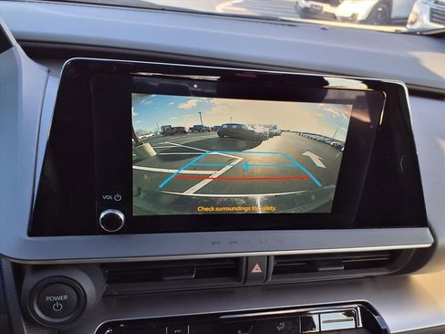 Used 2025 Toyota Prius LE image 5