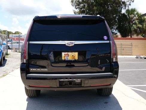 Used 2016 Cadillac Escalade Luxury AWD/4WD image 6
