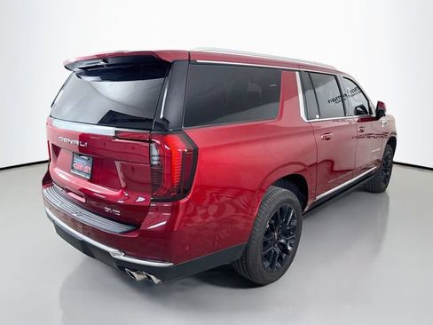 Used 2025 GMC Yukon XL Denali w/ Denali Reserve Package AWD/4WD image 7