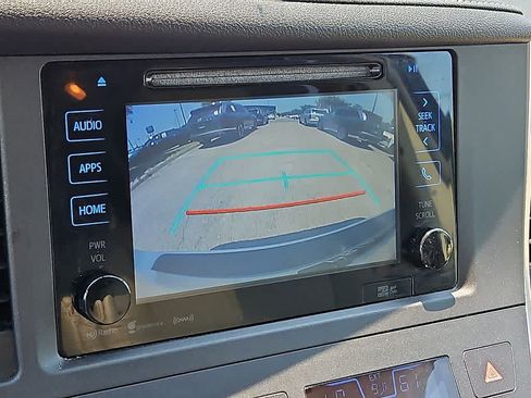 Used 2016 Toyota Sienna XLE w/ XLE Navigation Package FWD image 18