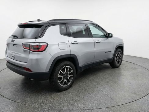 Used 2025 Jeep Compass Trailhawk w/ Trailer Tow Group image 9