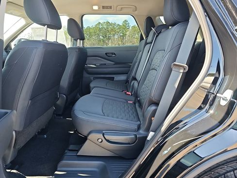 New 2026 Nissan Pathfinder Platinum FWD image 19
