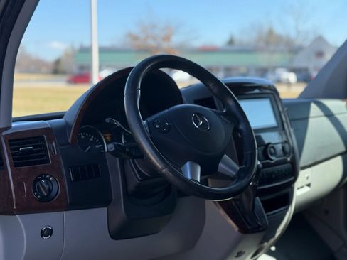 Used 2015 Mercedes-Benz Sprinter 3500 image 10