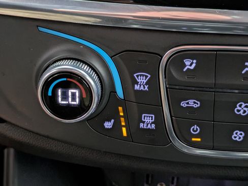 Used 2022 Chevrolet Traverse LT image 6