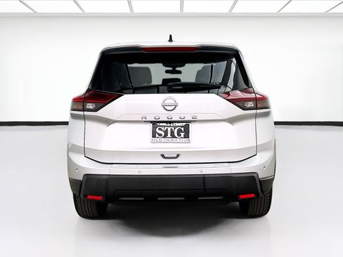 Used 2024 Nissan Rogue S FWD image 5