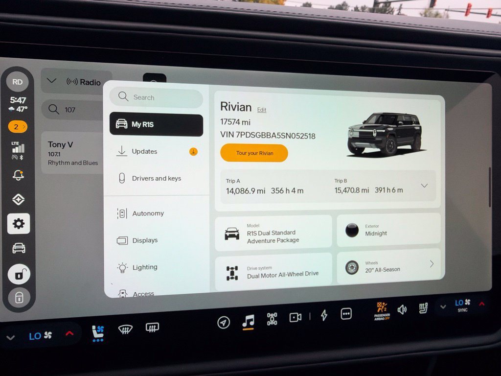 Used 2025 Rivian R1S Adventure Dual AWD/4WD image 10