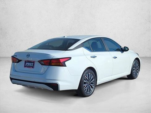 Used 2025 Nissan Altima 2.5 SV image 6