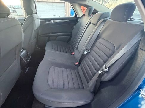 Used 2017 Ford Fusion SE w/ Fusion SE Technology Package image 19