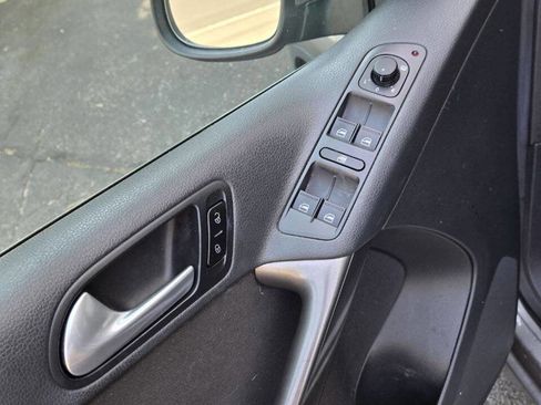 Used 2009 Volkswagen Tiguan S image 14