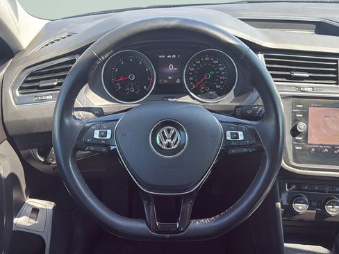 Used 2018 Volkswagen Tiguan SEL AWD/4WD image 14